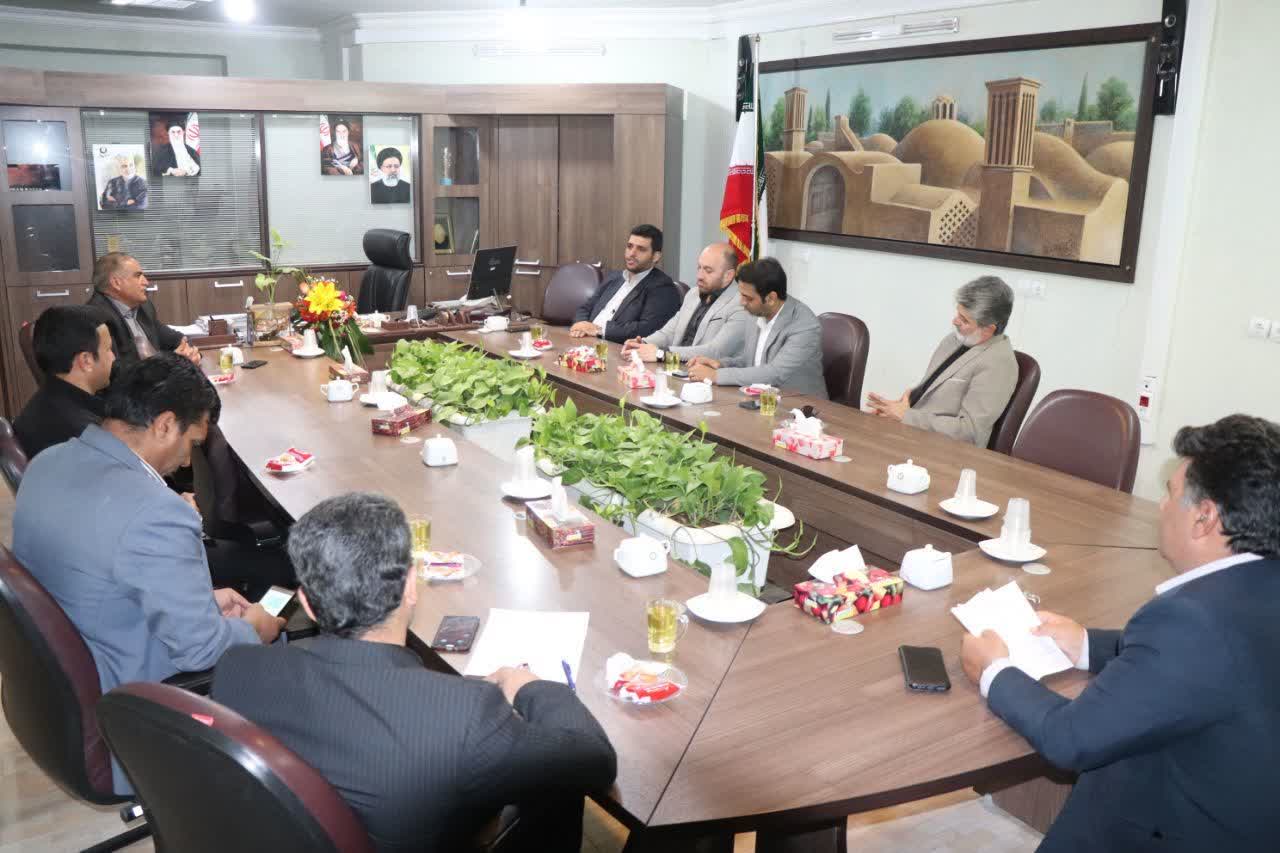 نشست هم‌اندیشی مدیران عامل سازمان سیما، منظر و فضای سبز شهرداری‌های کرمان و «آمل» 