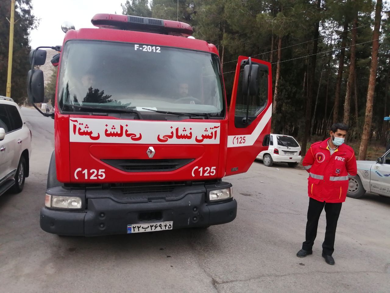 حضور آتش‌نشانان کرمانی در مراسم پیاده‌روی جاماندگان اربعین
