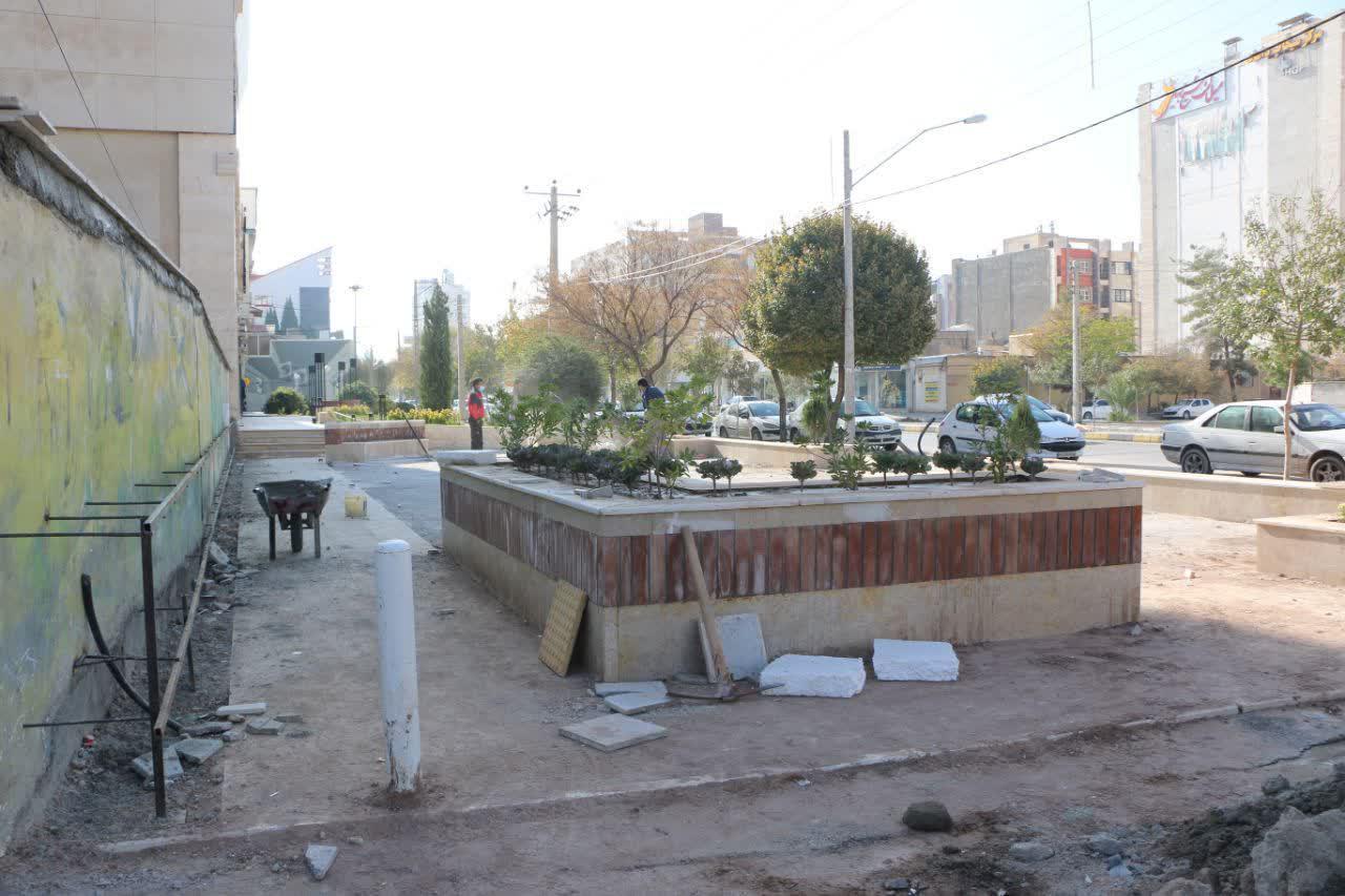 پیشرفت ۸۰ درصدی بهسازی بوستان «شفا» و جدول‌گذاری خیابان «هلال احمر»