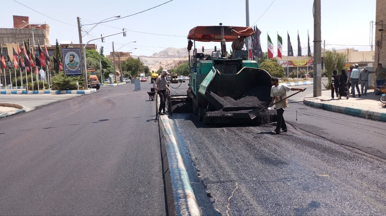 بخشی از خیابان «شهید مطهری شرقی» و معابر اطراف موکب مسیر زائران اربعین واقع در جاده «ماهان» آسفالت شد
