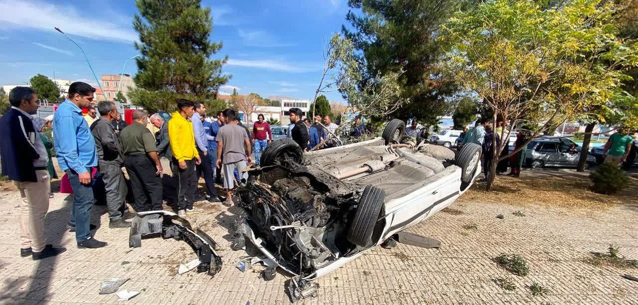 نجات فرد مجروح در یک حادثه تصادف