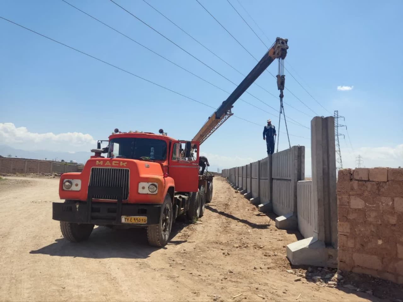 اجرای دو کیلومتر دیوار بتنی برای جلوگیری از تصرف اراضی دولتی