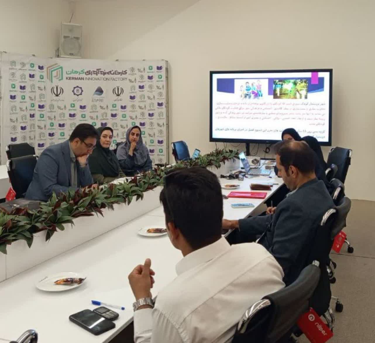  نشست تخصصی «الزامات طراحی شهری در شهرهای دوستدار کودک» در کارخانه نوآوری کرمان 
