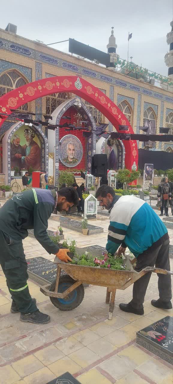 گل‌افشانی مزار مطهر شهدای کرمان در آستانه بهار