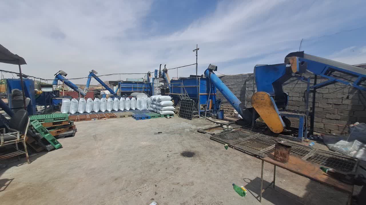 پلمب یک کارگاه و اخطار تخلیه به کلیه کارگاه‌های بازیافتی سطح شهر