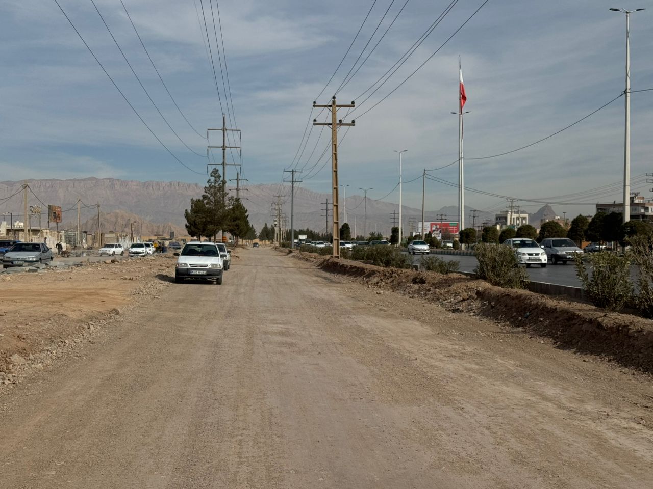 زیرسازی و جدول‌گذاری کنارگذر کمربندی امام‌رضا(ع) و پیاده‌روسازی محدوده پل شهید زنگی‌آبادی

