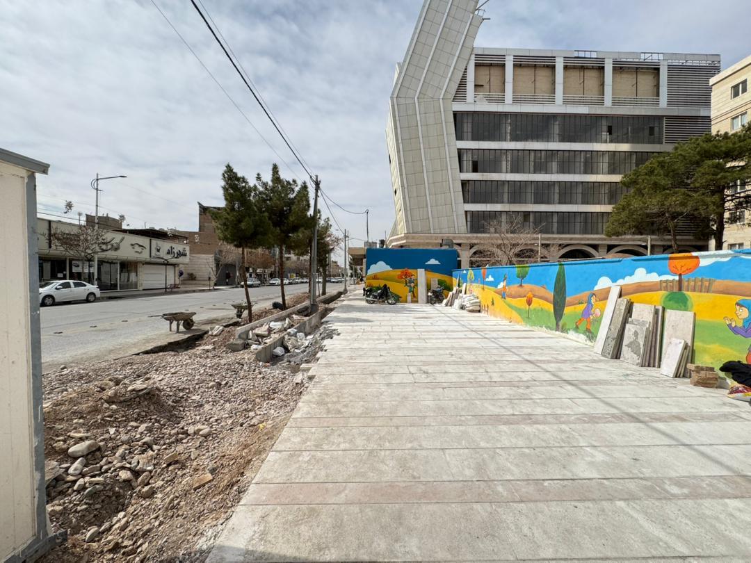 بهسازی پیاده‌روهای خیابان شهید بهشتی برای آماده‌سازی زیرساخت‌های BRT

