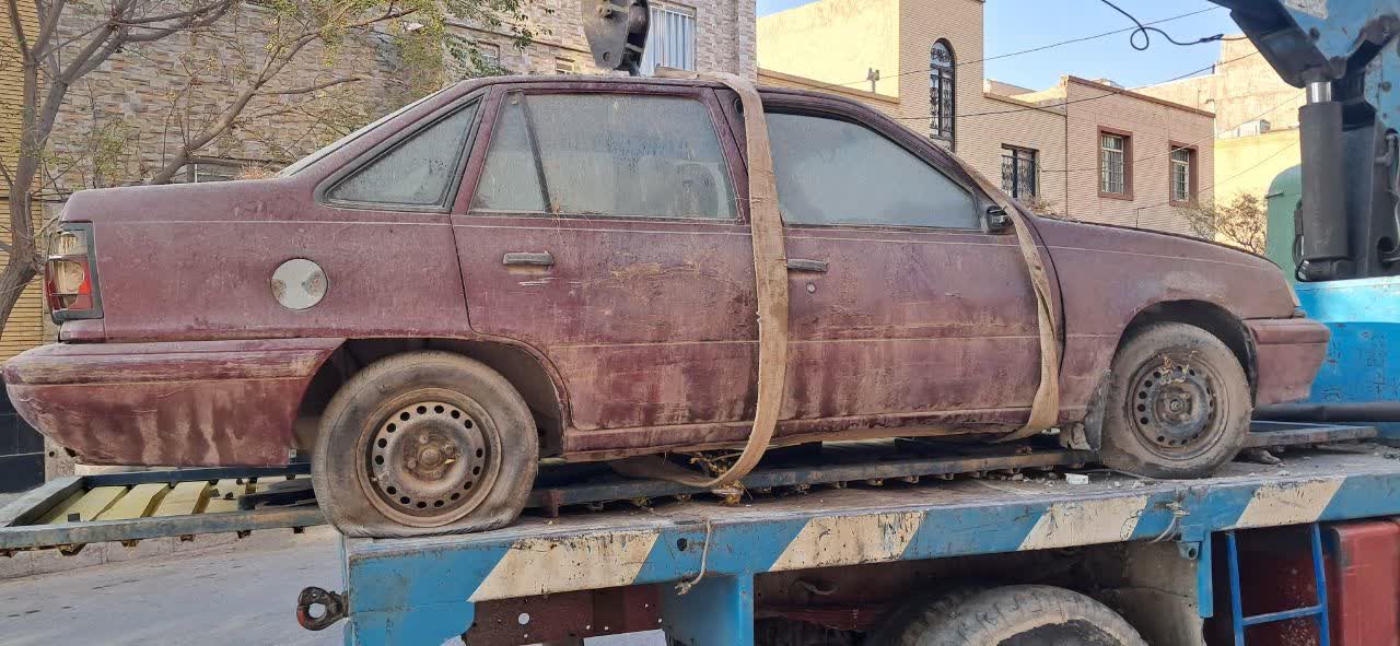 جمع‌آوری خودروهای اسقاطی از سطح شهر 