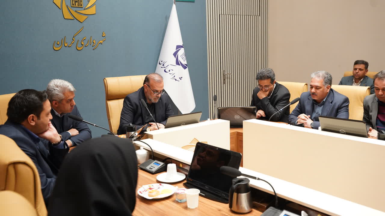 تجلیل شهردار کرمان از کارکنان موثر در کسب رتبه‌های استانی
