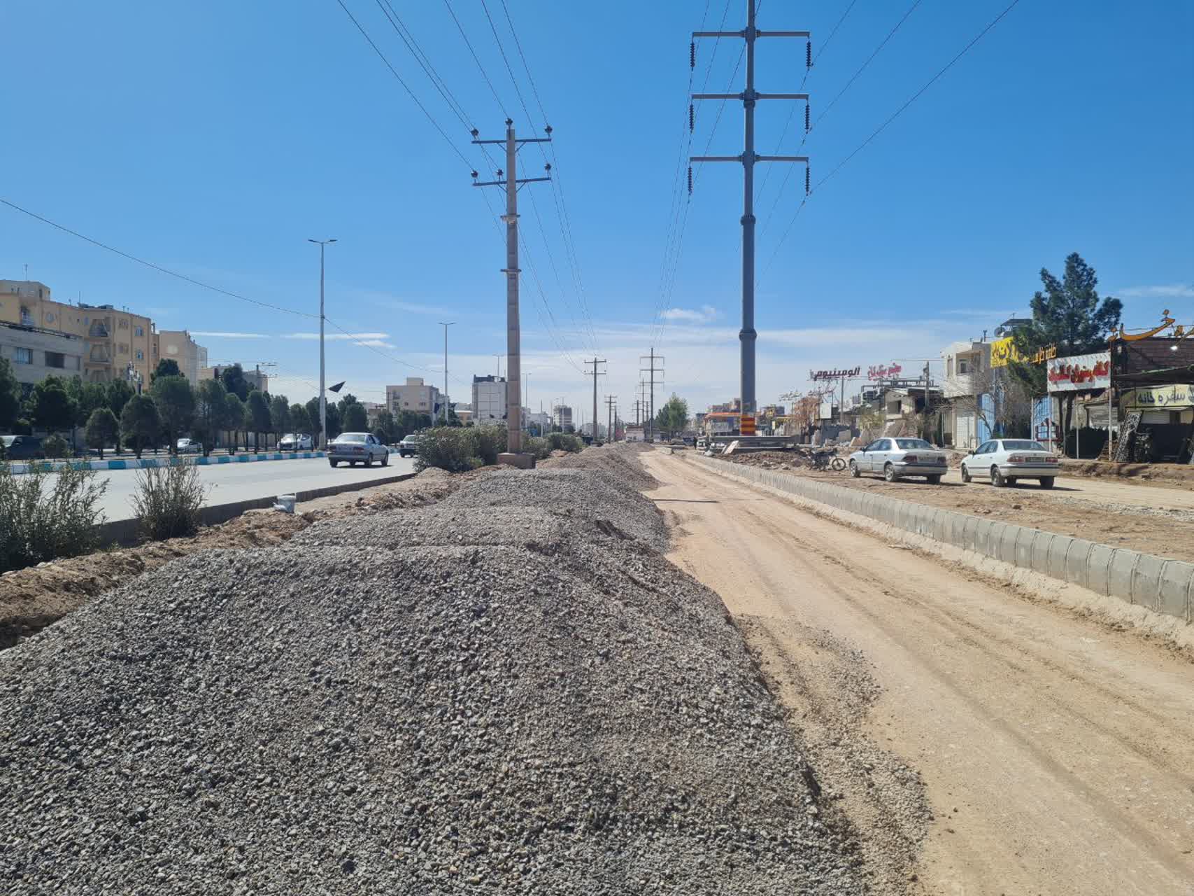 بهسازی، جدول‌گذاری و انجام کامل زیرسازی کنارگذر کمربندی امام‌رضا(ع) 
