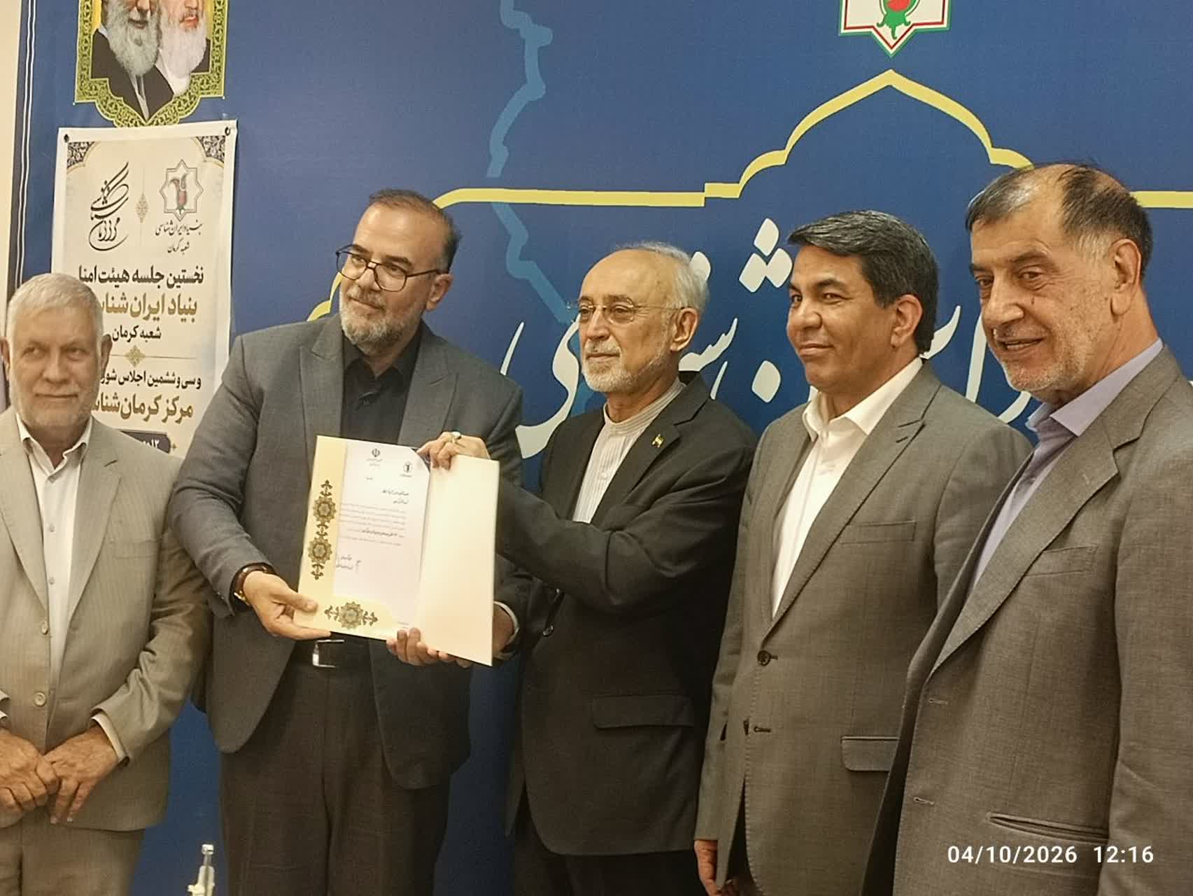 احکام عضویت شهردار و رئیس شورای شهر کرمان در هیئت‌امنای بنیاد ایران‌شناسی اعطا شد