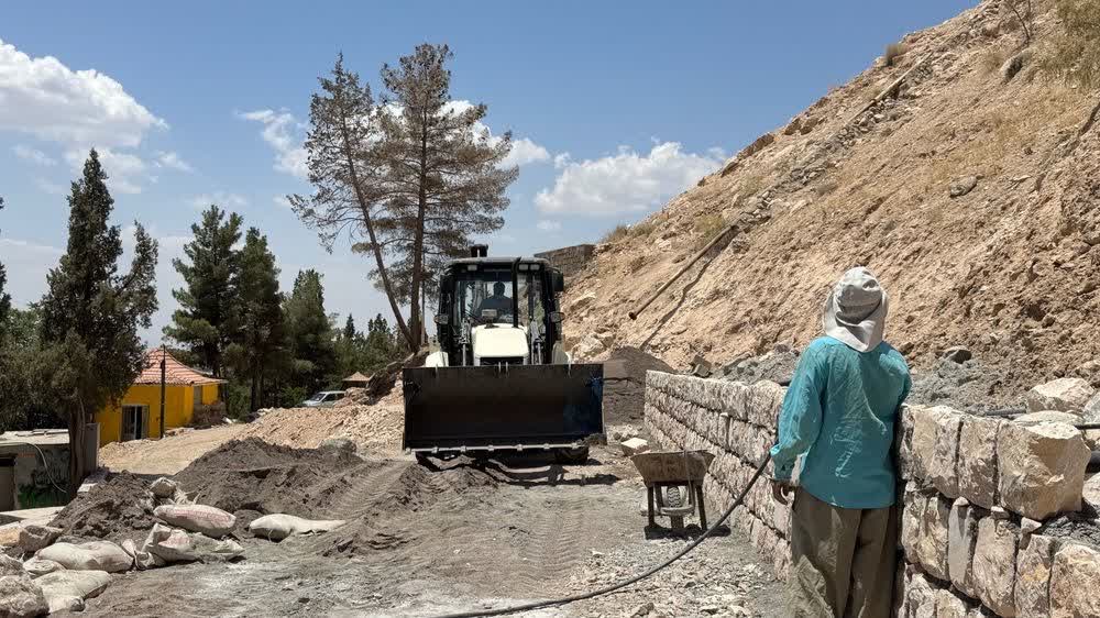 بهسازی پارک آبشار با احداث مسیرهای جدید پیاده روی و تثبیت دامنه کوه 