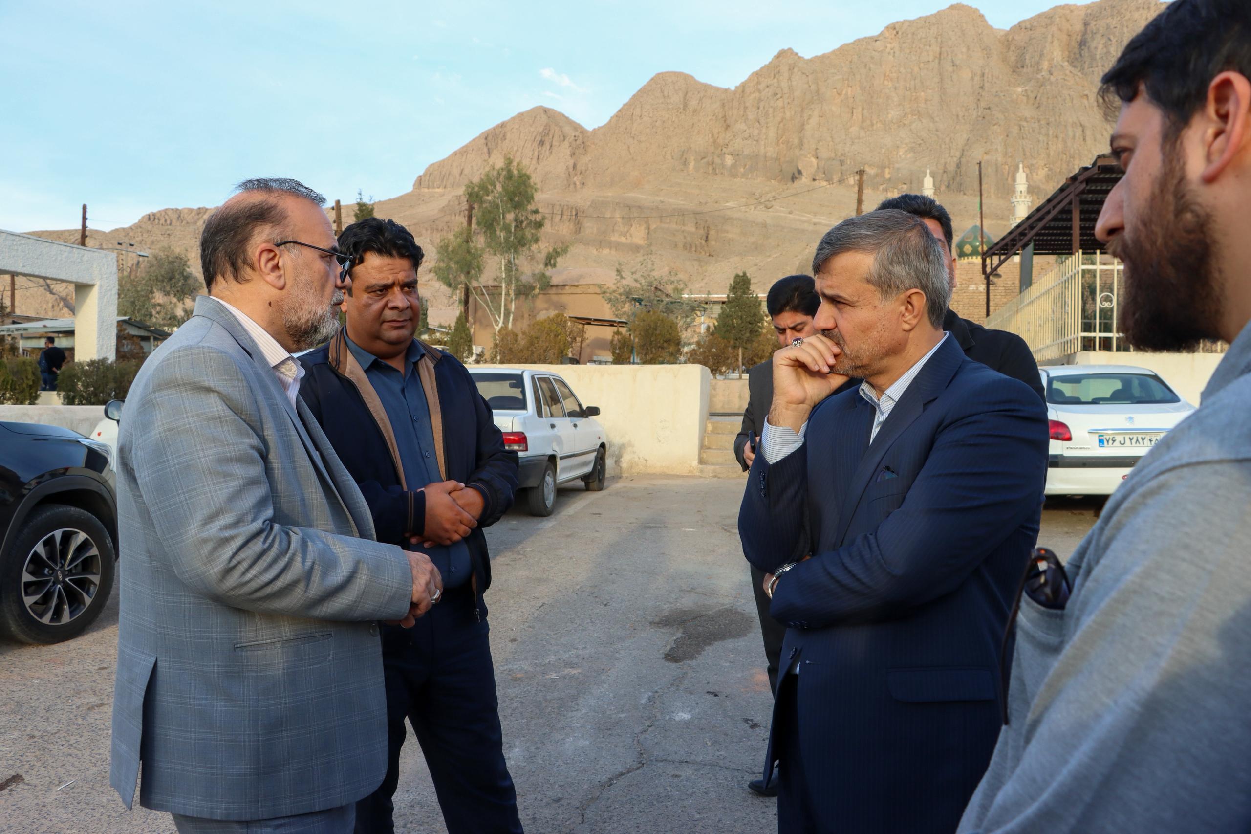 بازدید دادستان و شهردار کرمان از اراضی پلاک 