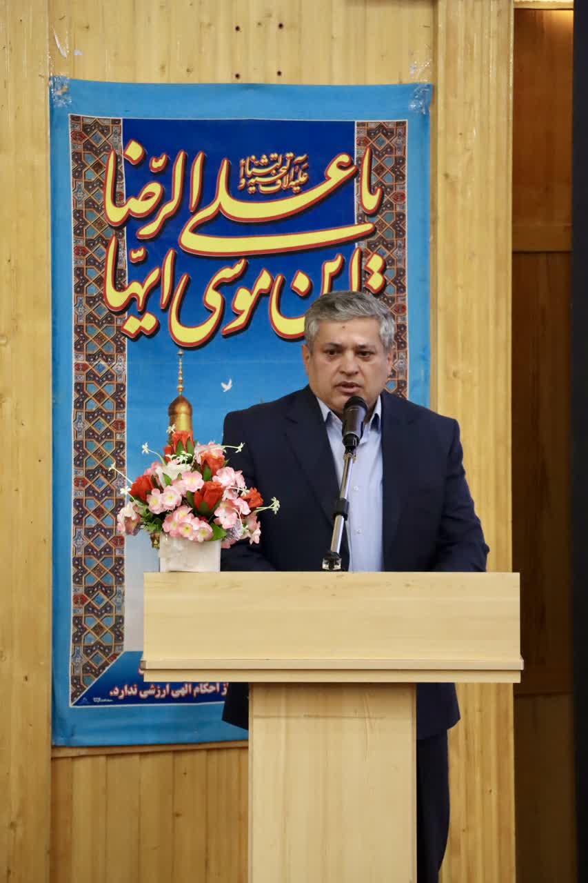 شهردار کرمان ۱۰ ویلچر به موسسه درمانی ثامن‌الحجج(ع) اهدا کرد
