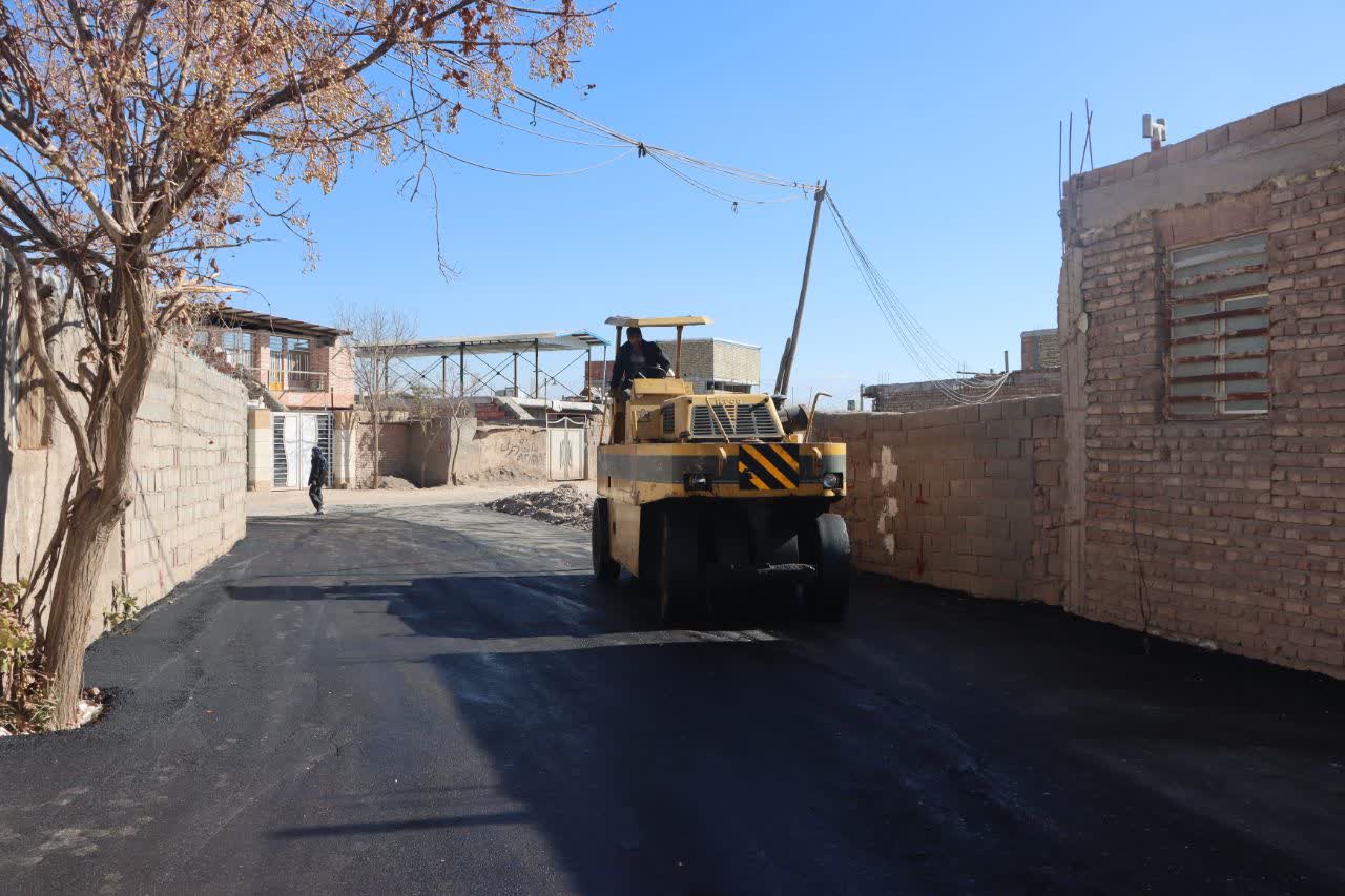 اجرای ۳۷۰۰۰ مترمربع آسفالت در محله‌های کم‌برخوردار در سال گذشته   

