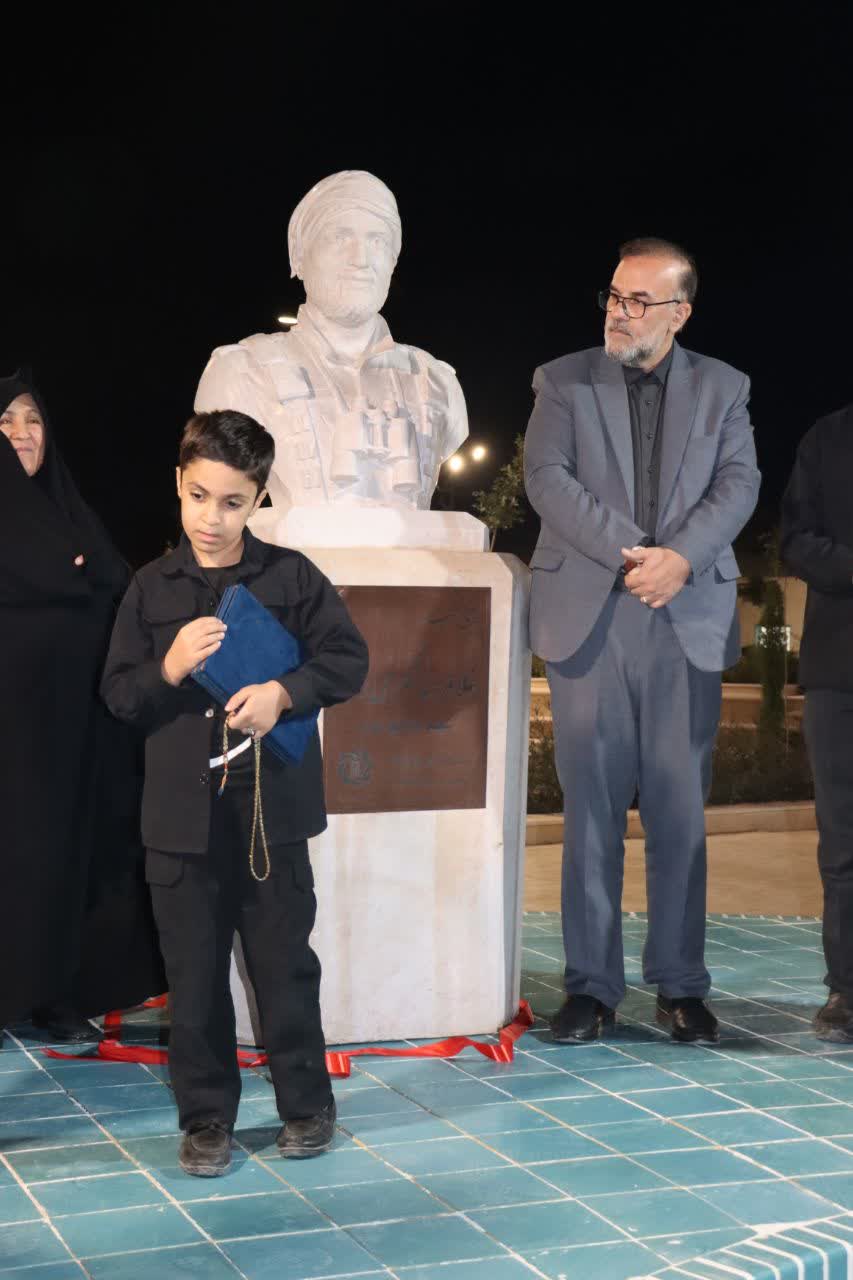 رونمایی از سردیس شهید «غلامرضا لنگری‌زاده» در بوستان «جهان آرا»