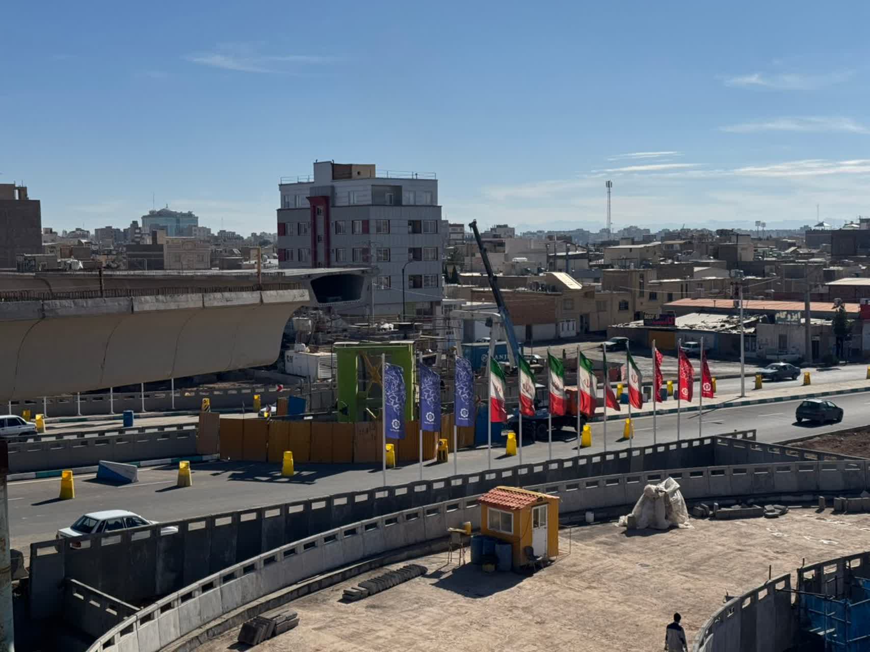 پیشرفت مستمر پروژه شهدای خلبان هوانیروز و تکمیل  آخرین ستون اصلی
