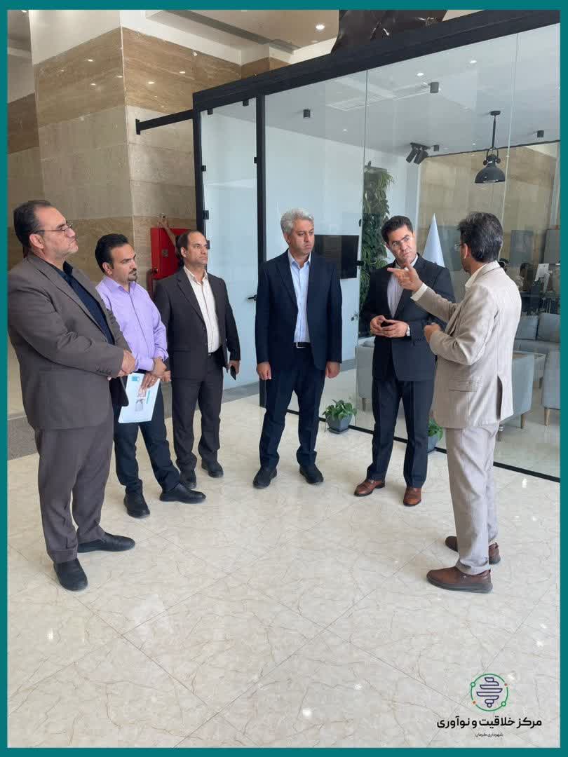 کارخانه نوآوری کرمان؛ بازوی توسعه و حل چالش‌های مدیریت شهری شهرداری کرمان