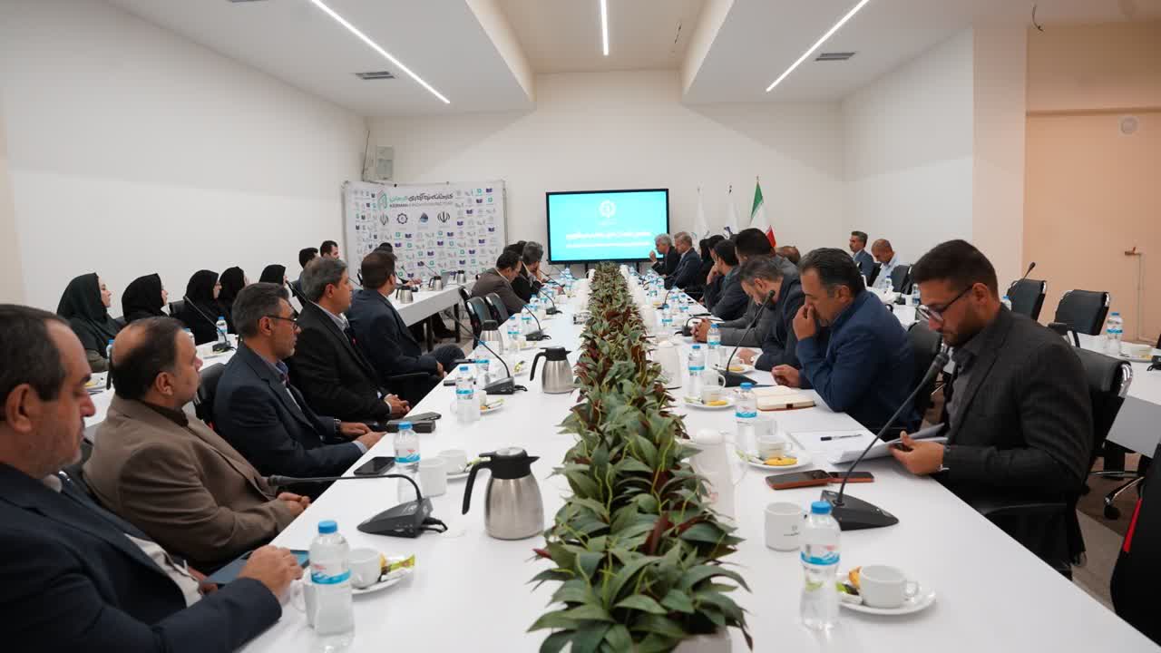بازدید منطقه چهار از مرکز خلاقیت؛ الگویی برای مناطق پنجگانه کرمان