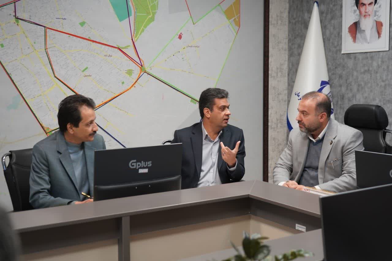 نشست هم‌اندیشی با محوریت خدمات‌شهری در شهرداری منطقه چهار کرمان