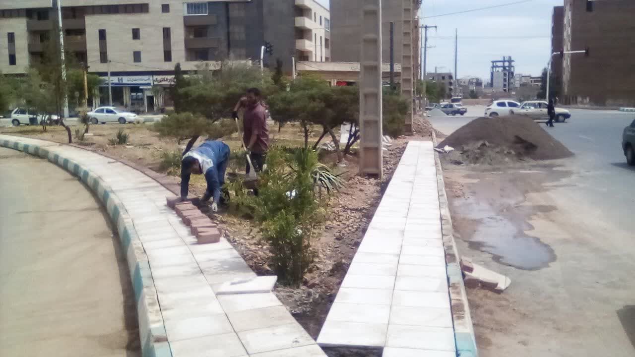 اجرای خشک‌منظری و پوشش گیاهی هم‌ساز با اقلیم در فضای سبز کرمان