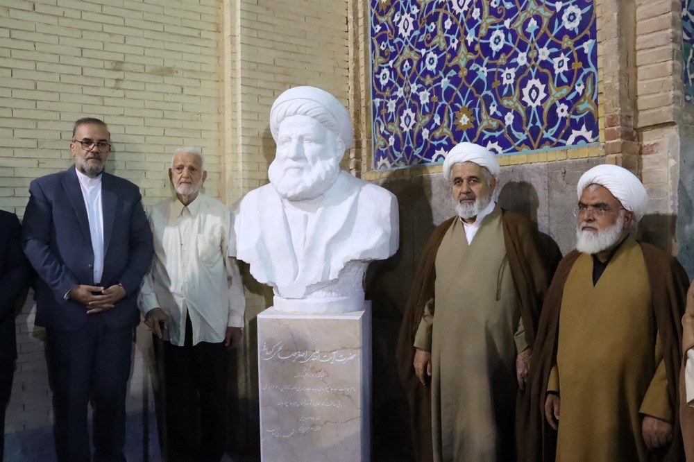 آئین رونمایی از سردیس آیت‌الله علی‌اصغر صالحی کرمانی و آیت‌الله عباس حقیقی