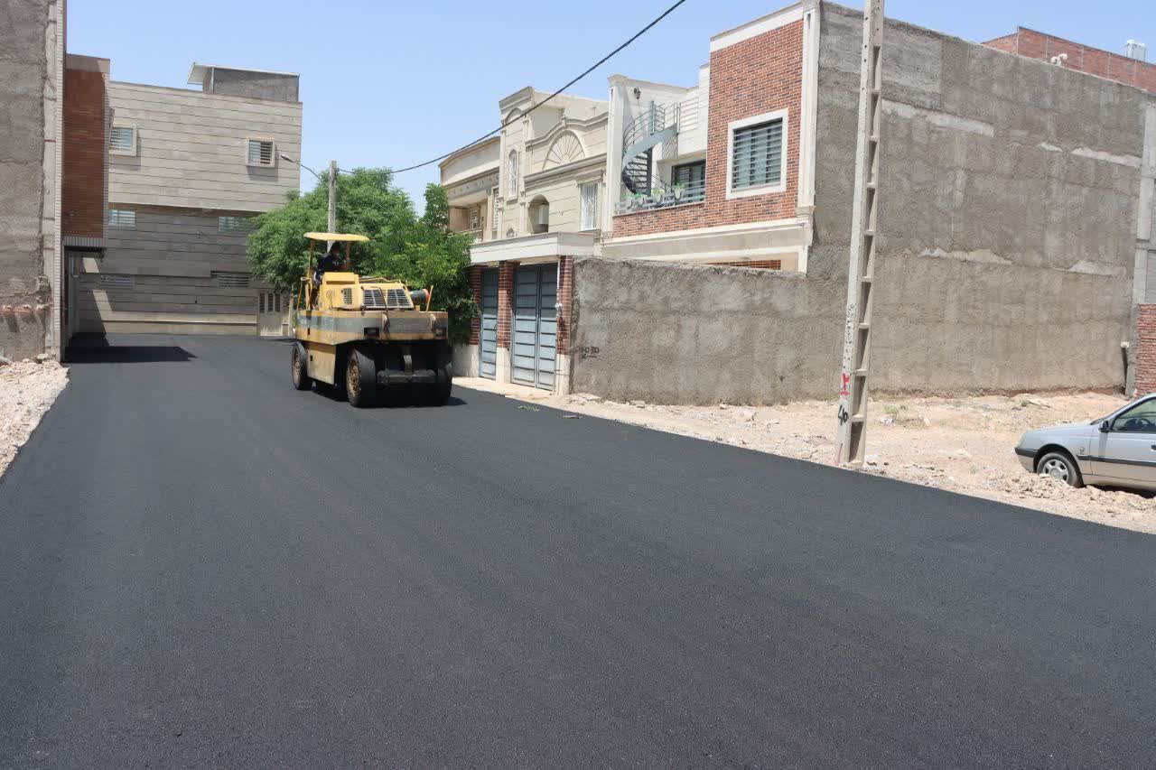 زیرسازی و آسفالت ۵۸ كوچه از معابر سطح شهر به متراژ ۸۵هزار و ۱۲۰ مترمربع