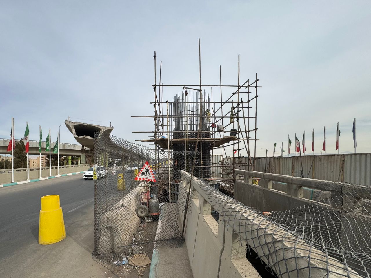 اجرای ستون پایانی؛ گام نهایی در تکمیل آخرین عرشه تقاطع «شهدای خلبان»