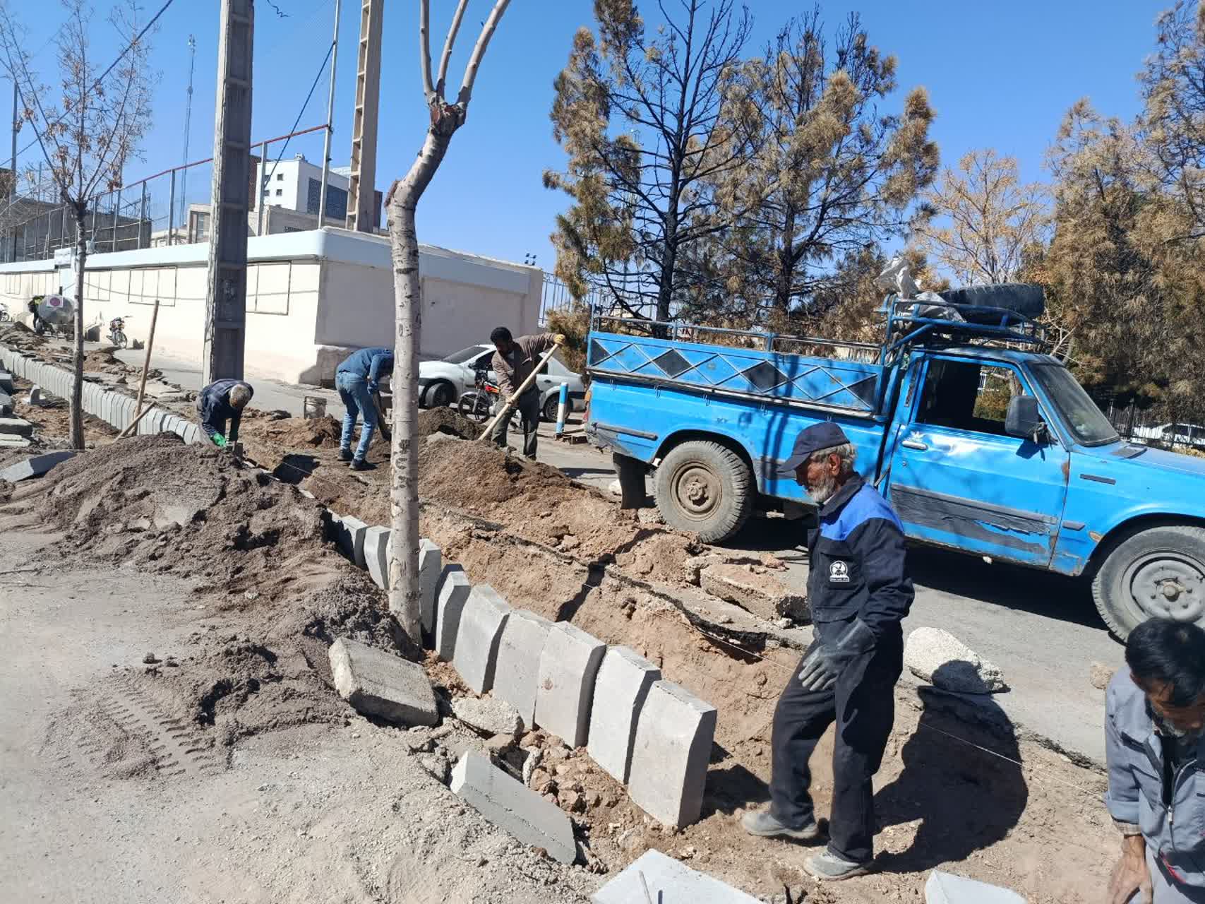 پیاده‌روسازی خیابان «خواجو» به مساحت 4000 متر مربع و جدول‌گذاری  

