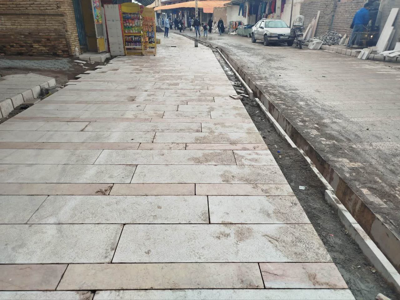 مراحل پایانی پروژه سنگفرش‌سازی، زیباسازی و نورپردازی کوچه «صفه عزاخانه»