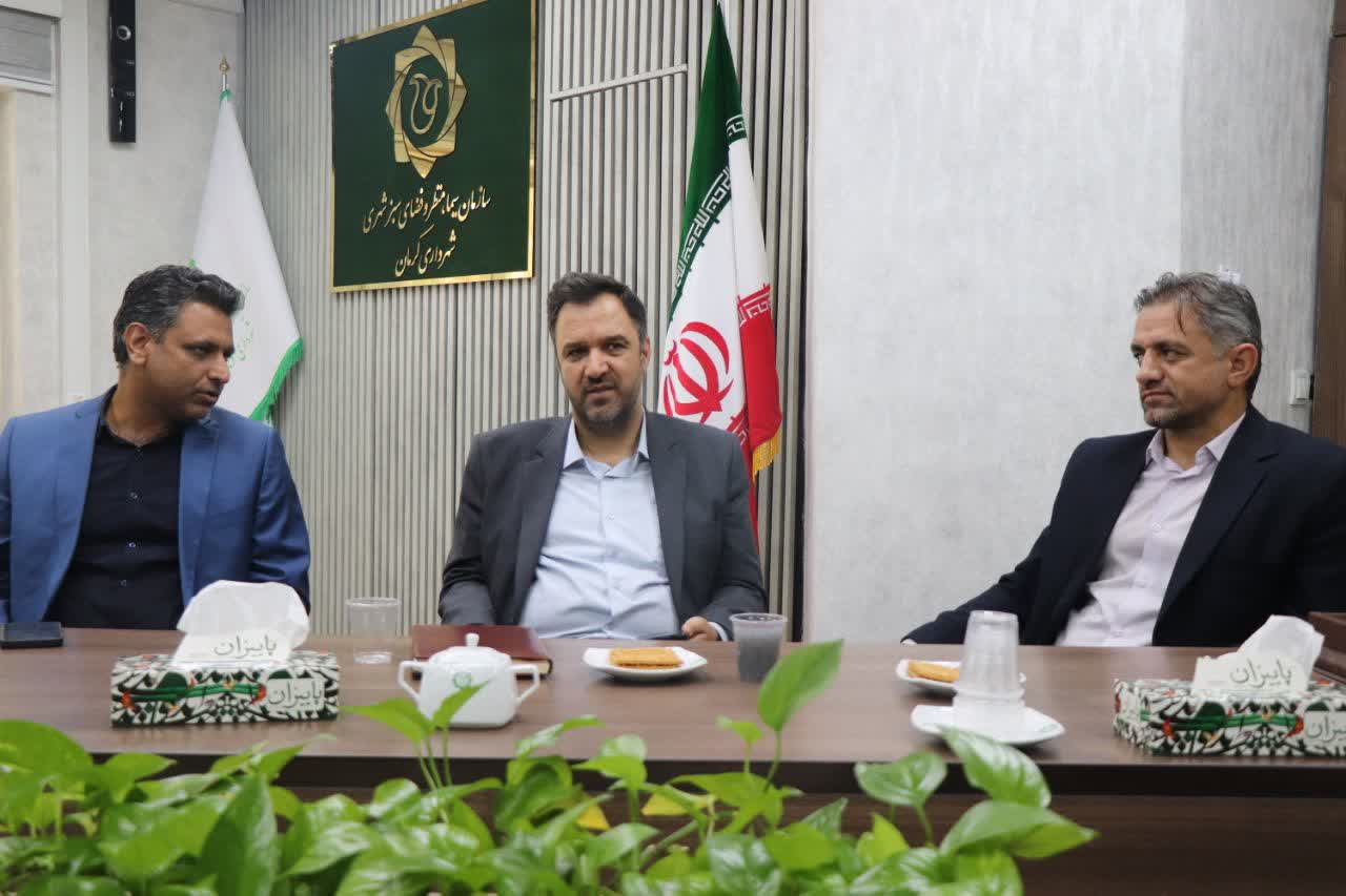 نشست هم‌اندیشی با مدیران امور آب و فاضلاب شهرستان کرمان «آبفا» برای ساماندهی انشعابات فضای سبز
