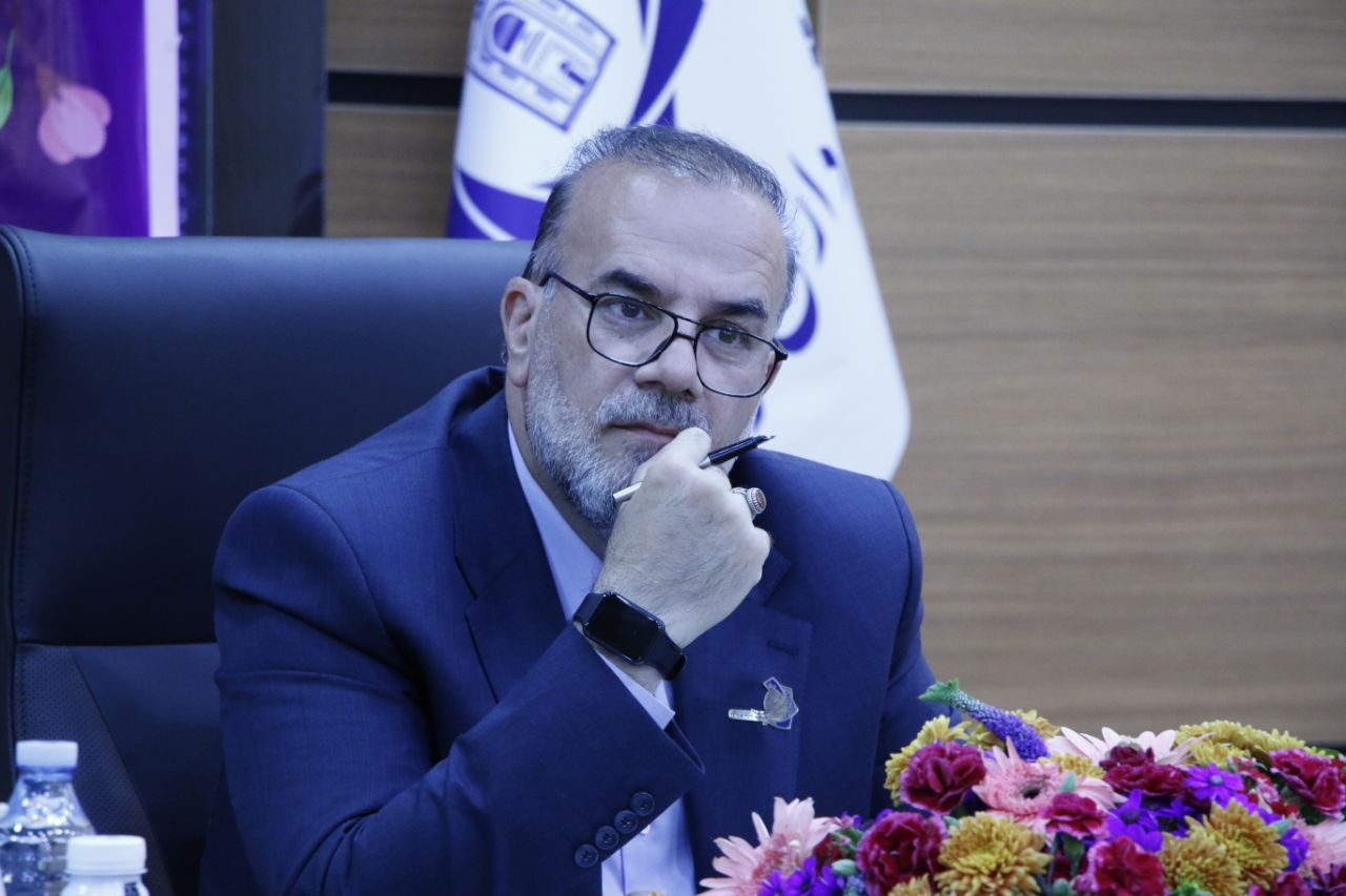 اعزام پنج دستگاه خودروی آتش‌نشانی و ۲۰ نفر آتش‌نشان به بندرعباس 