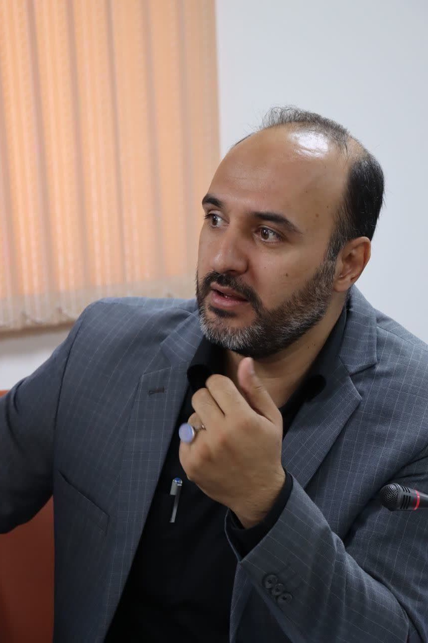 بخشی از خیابان پاسداران کرمان دوطرفه شد / رانندگان با دقت و توجه به علائم ترافیکی تردد کنند
