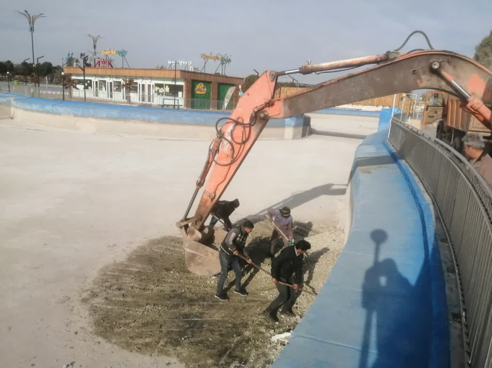 پایان لایروبی دریاچه شهربازی کرمان؛ به‌زودی